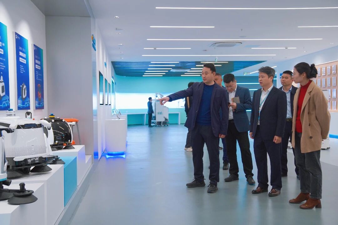 廣州市城市管理和綜合執法局環境衛生管理處領導一行蒞臨賽特智能走訪調研